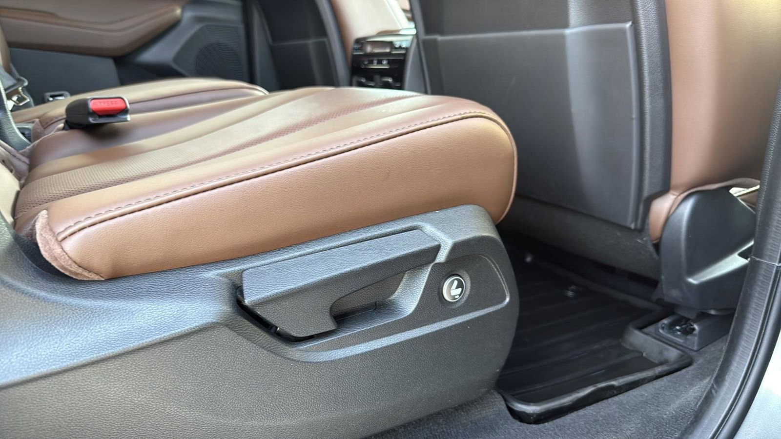 Used 2024 Acura MDX SH-AWD w/ Technology Package image 27