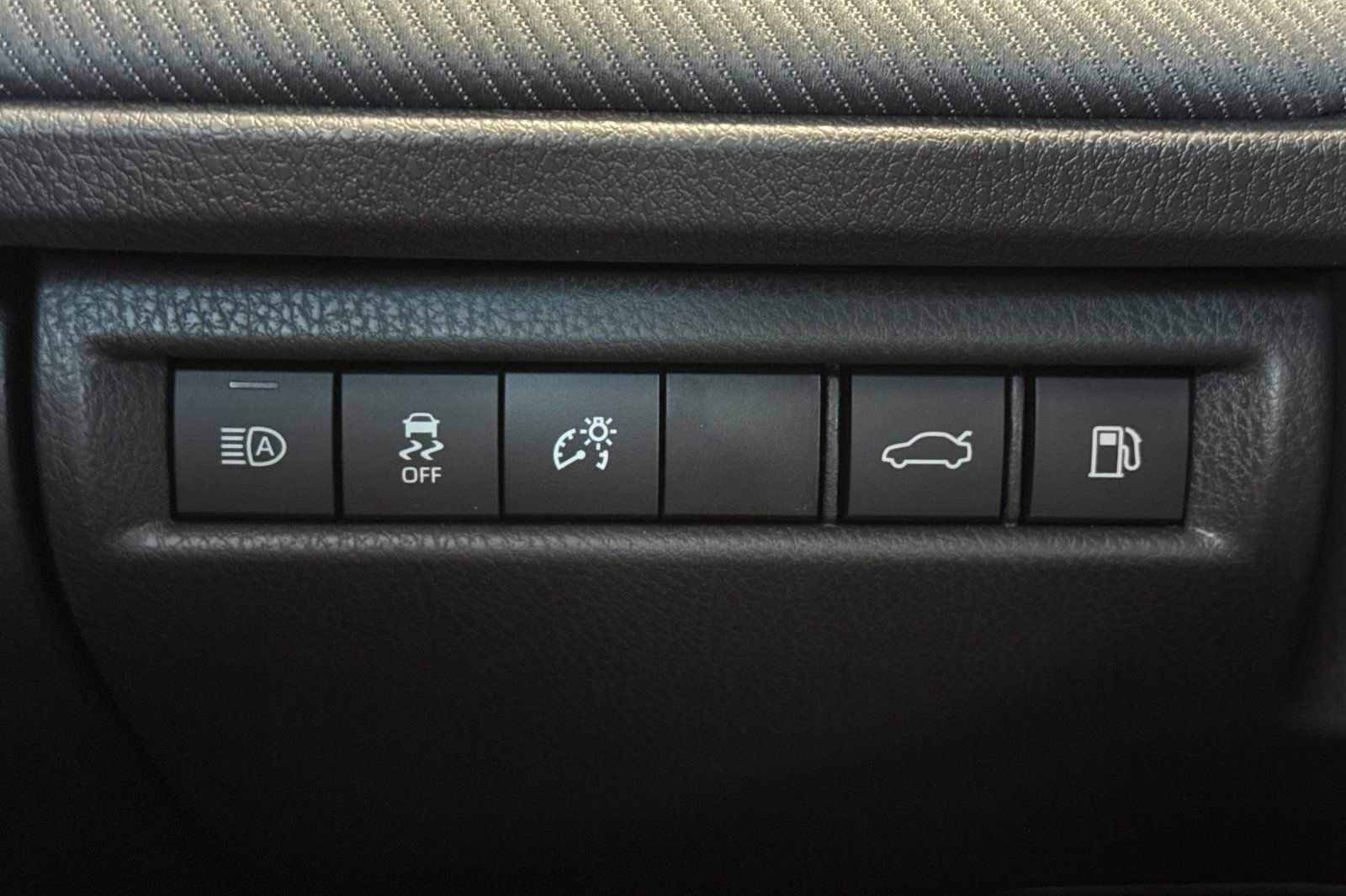 New 2026 Toyota Camry Hybrid FWD image 29