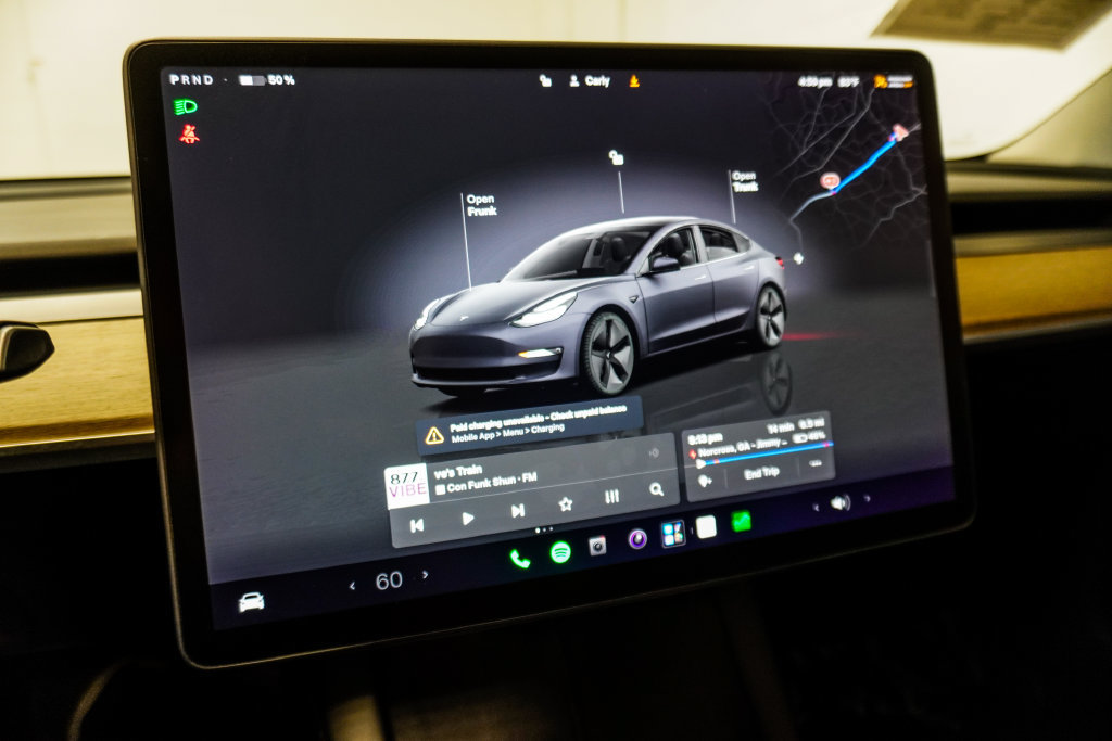Used 2022 Tesla Model 3 Standard Range RWD image 18