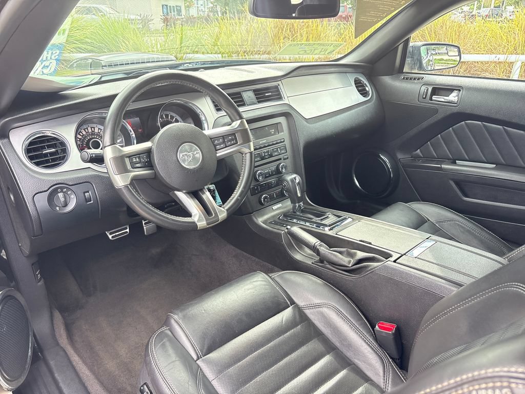 Used 2013 Ford Mustang Premium RWD image 5