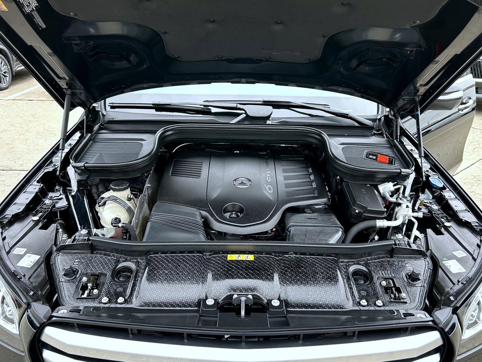 Used 2024 Mercedes-Benz GLS 450 4MATIC image 26