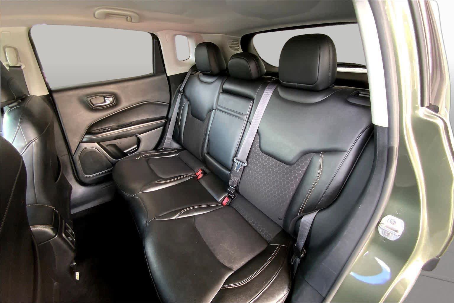 Used 2018 Jeep Compass Latitude w/ Popular Equipment Group FWD image 21
