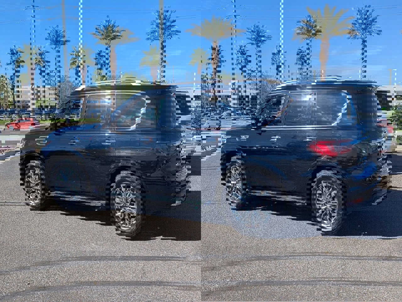 Used 2018 INFINITI QX80 Limited w/ All Season Package image 4