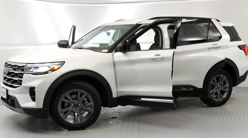 New 2025 Ford Explorer Active w/ Active Comfort Package image 12