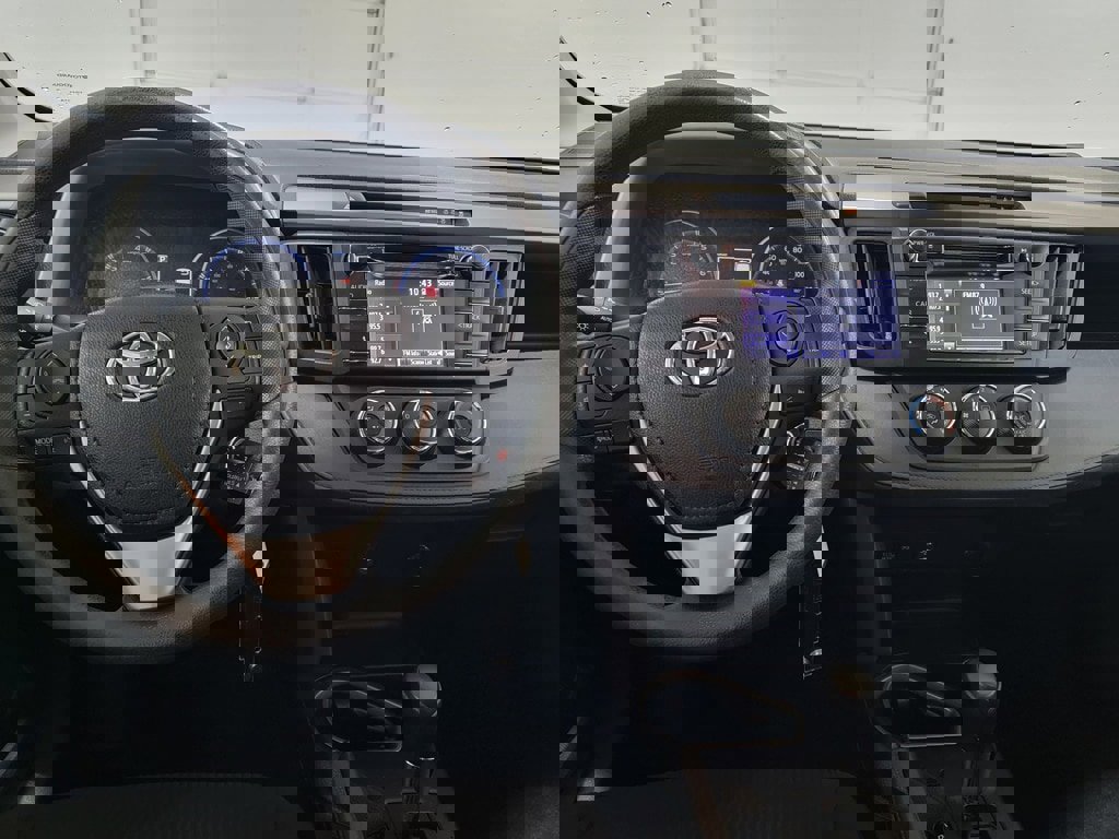 Used 2018 Toyota RAV4 LE image 11