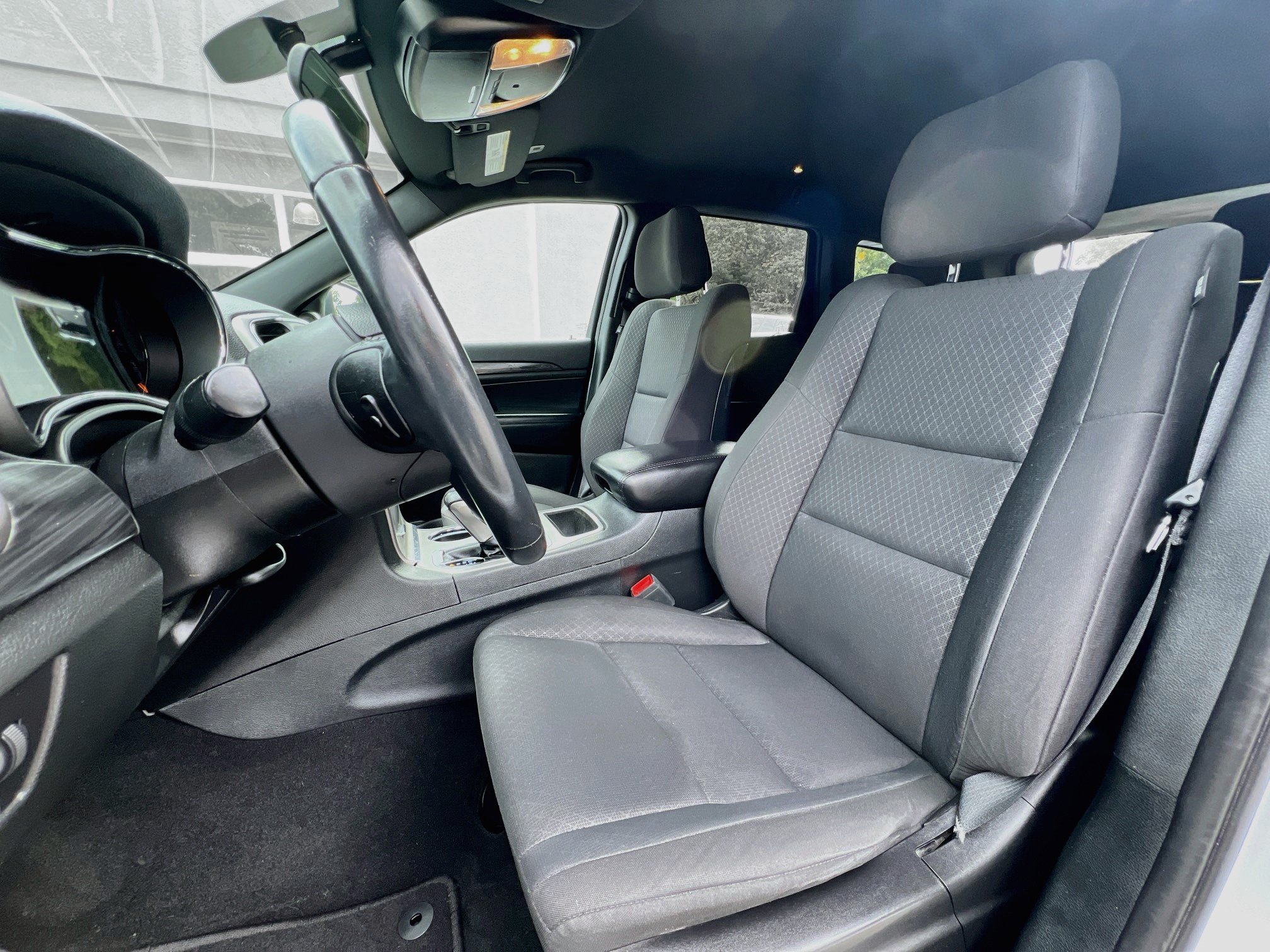 Used 2019 Jeep Grand Cherokee Laredo AWD/4WD image 11