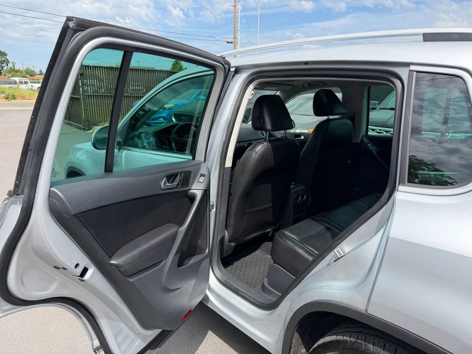 Used 2011 Volkswagen Tiguan SEL AWD/4WD image 10