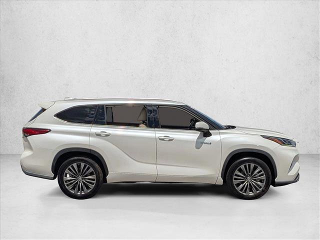 Used 2020 Toyota Highlander Platinum FWD image 4