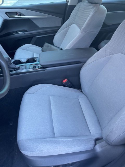 Used 2025 Toyota Camry SE image 12