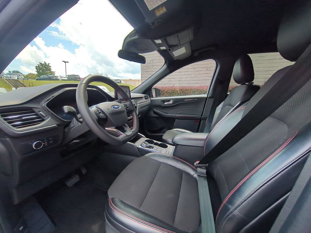 Used 2025 Ford Escape ST-Line FWD image 15