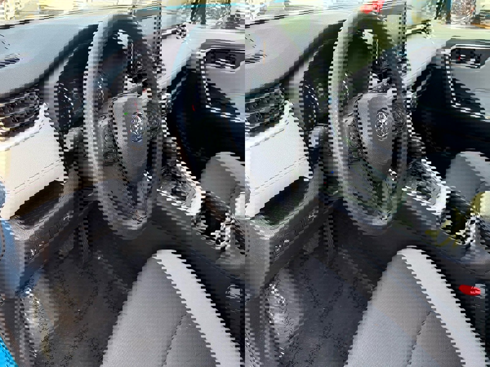 Used 2020 Toyota RAV4 XLE image 13