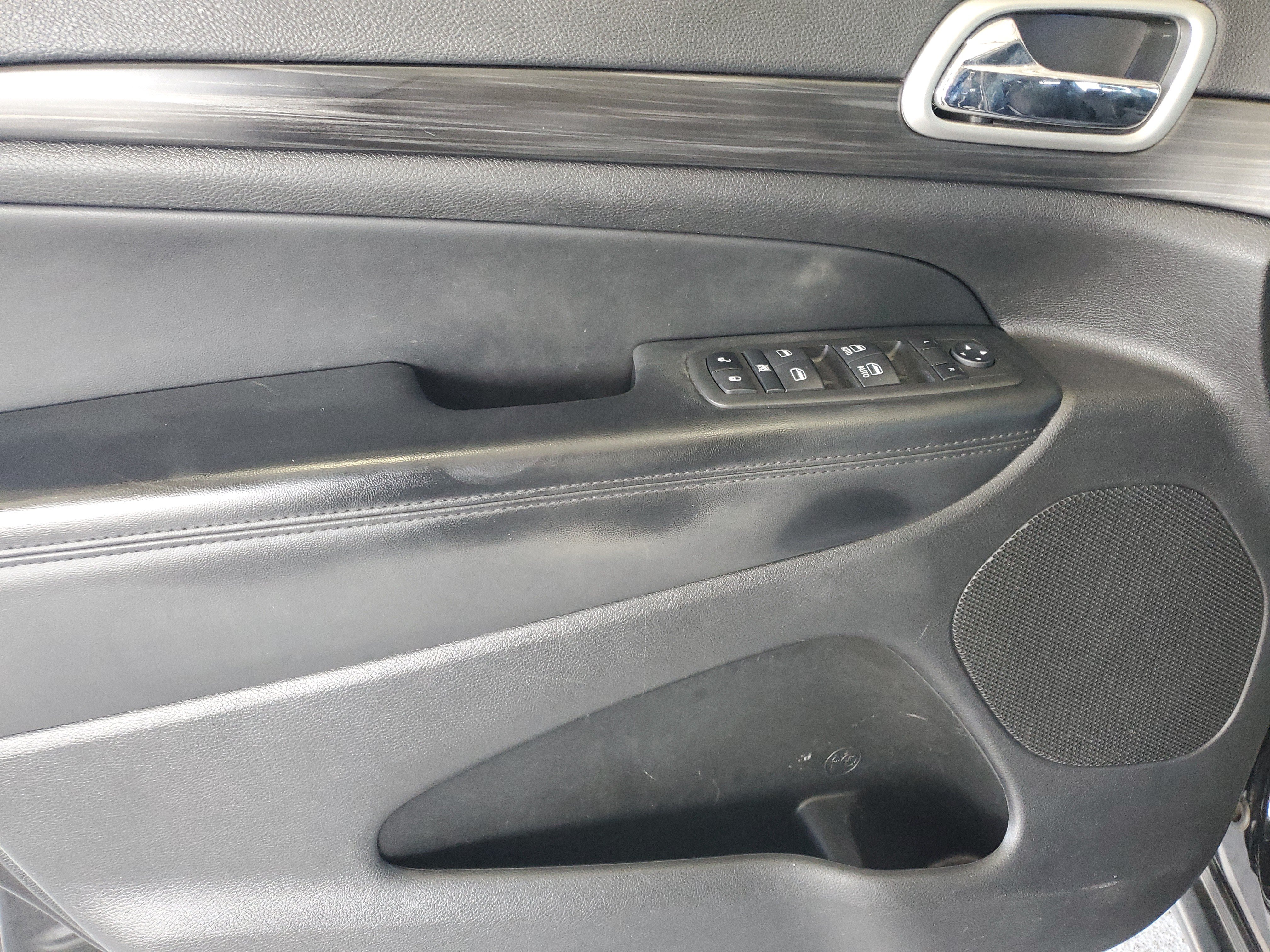 Certified 2022 Jeep Grand Cherokee Laredo E AWD/4WD image 15