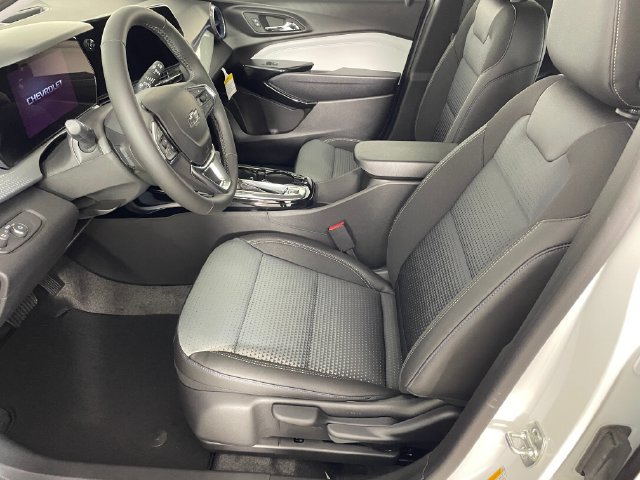 Certified 2026 Chevrolet Trax LT w/ Driver Confidence Package FWD image 2