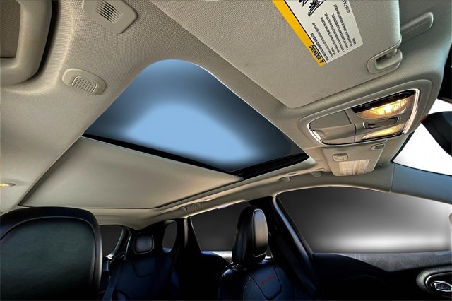 Used 2019 Jeep Cherokee Trailhawk image 17