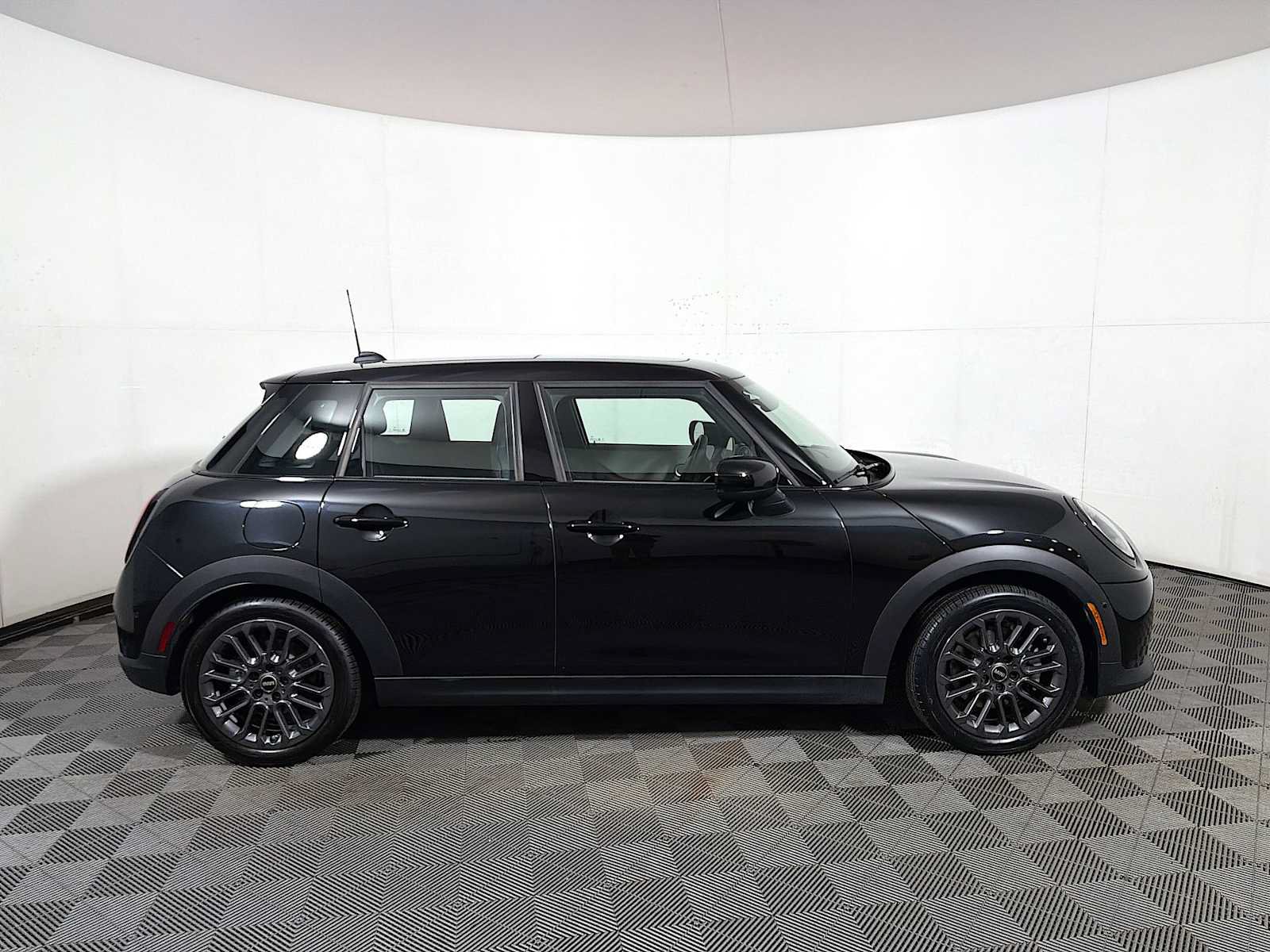 Used 2026 MINI Cooper 4-Door Hardtop FWD image 7
