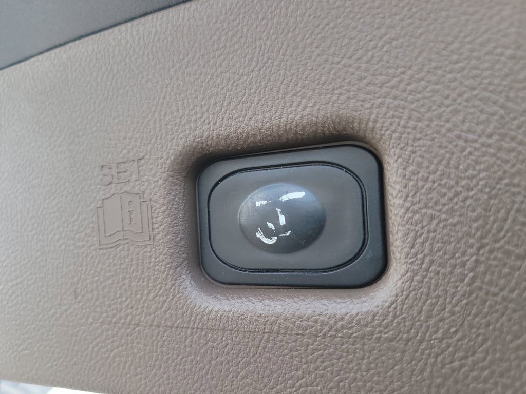 Used 2018 Lincoln MKX Reserve w/ Driver Assistance Package image 9