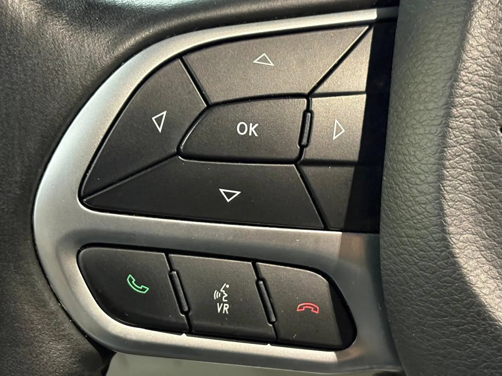 Used 2017 Chrysler Pacifica Touring-L Plus w/ Advanced Safetytec Group FWD image 37