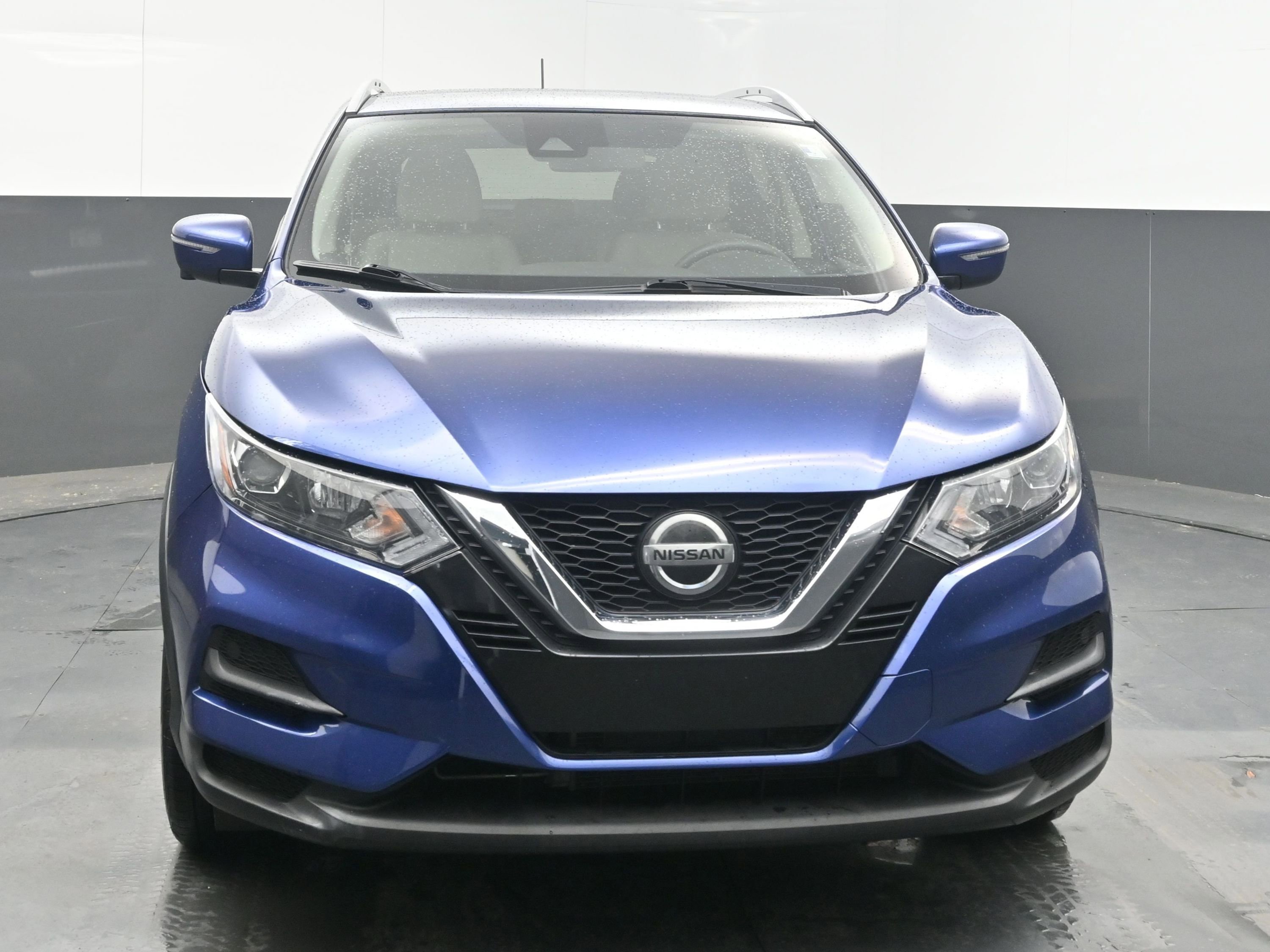Used 2020 Nissan Rogue Sport SV FWD image 2