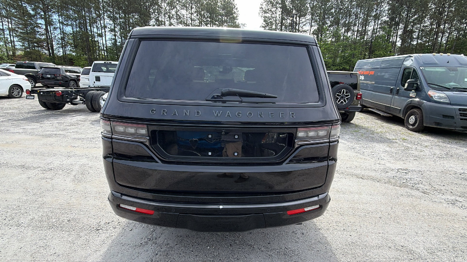 Used 2025 Jeep Grand Wagoneer Series III w/ Rear Seat Video Group 1 AWD/4WD image 9