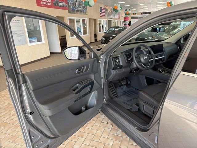 New 2026 Nissan Pathfinder S image 18