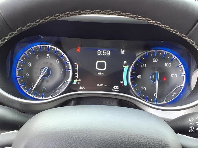 Used 2024 Chrysler Pacifica Touring-L image 18