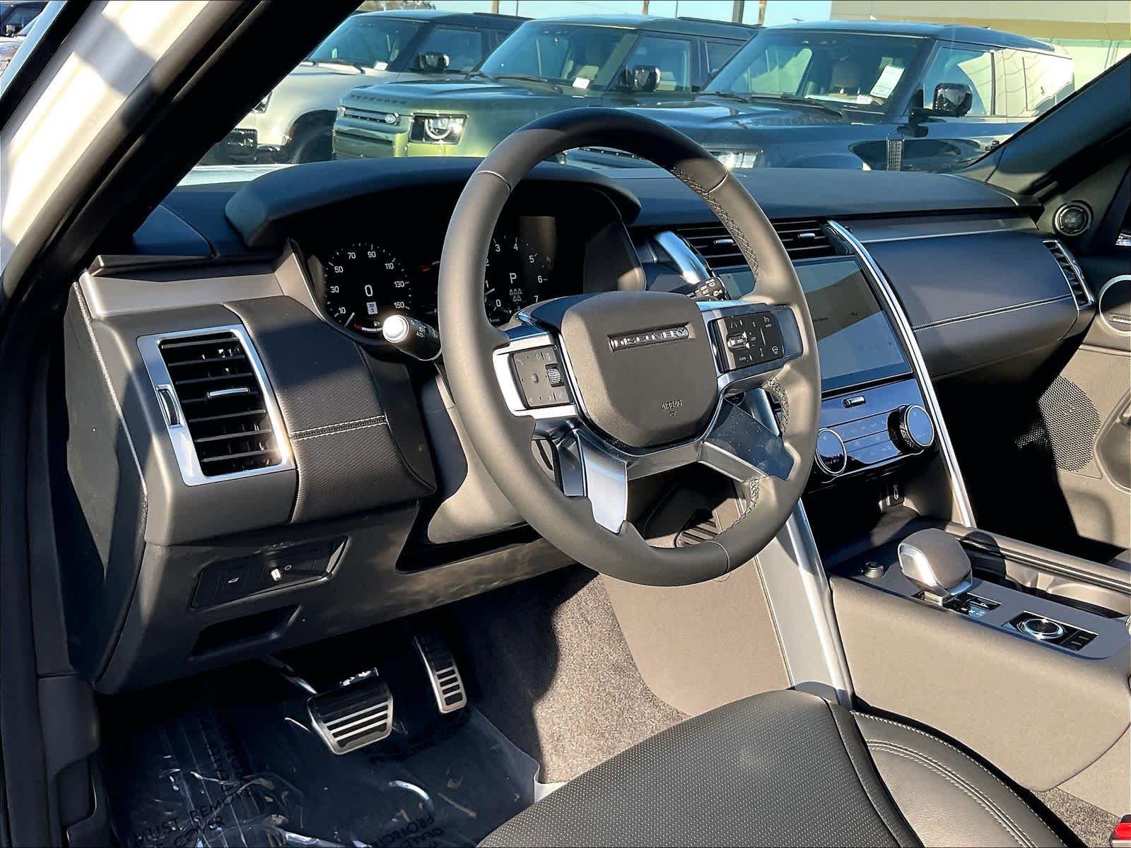 New 2026 Land Rover Discovery Limited Edition AWD/4WD image 8