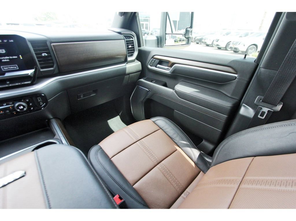 Used 2025 Chevrolet Silverado 3500 High Country w/ High Country Premium Package image 8