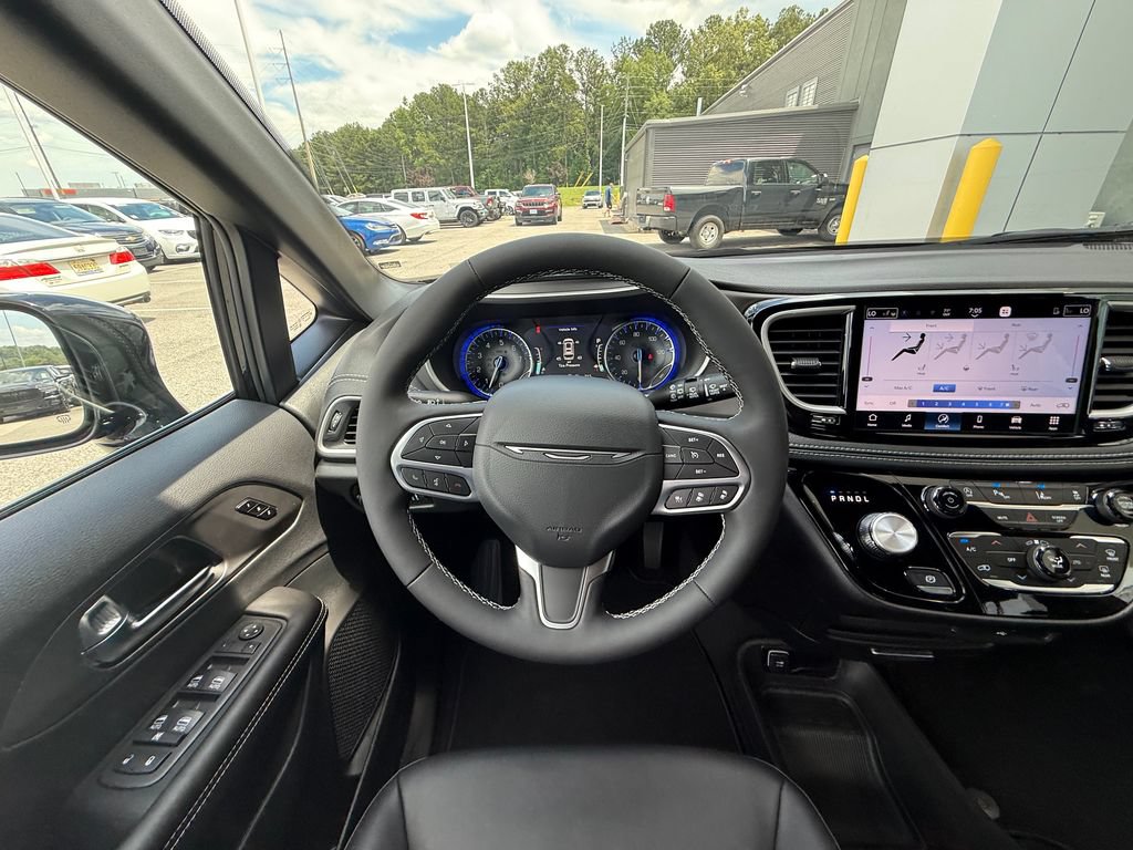 New 2027 Chrysler Pacifica Select FWD image 9