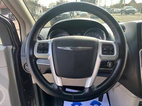 Used 2011 Chrysler Town & Country Touring-L w/ Entertainment Group #2 image 18