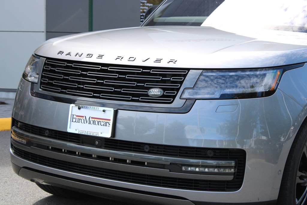 Used 2023 Land Rover Range Rover SE AWD/4WD image 2