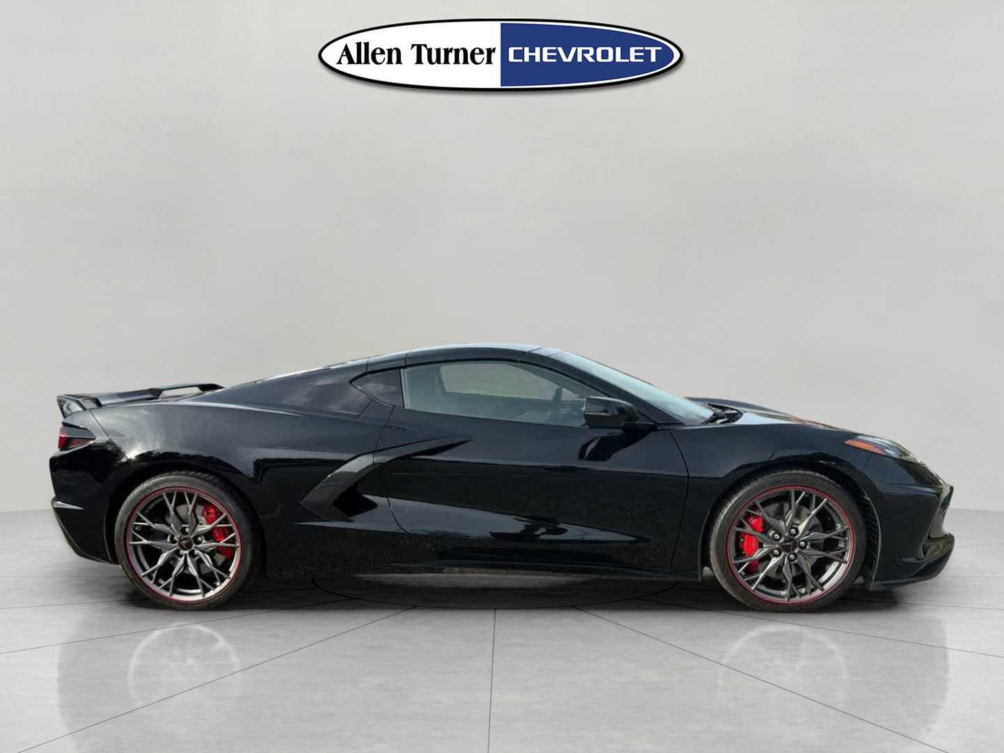 Used 2024 Chevrolet Corvette Stingray Premium Cpe w/ Z51 Performance Package image 3
