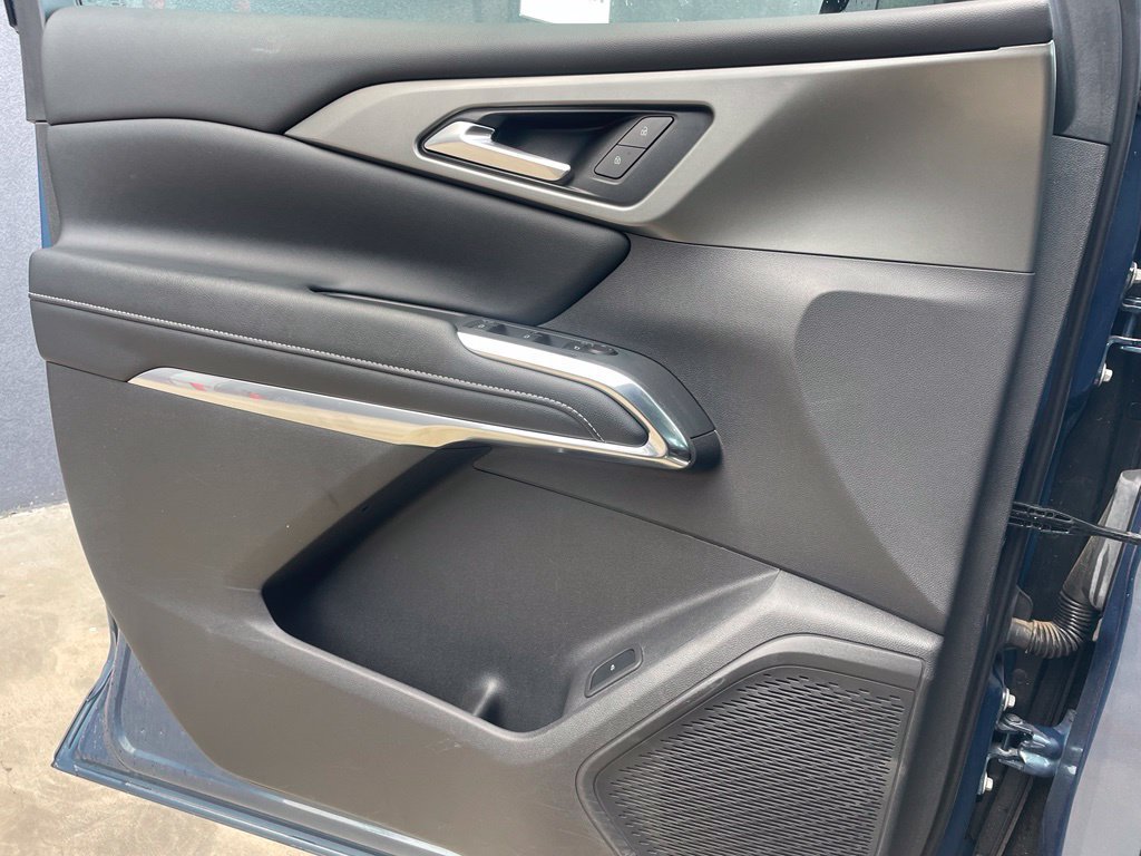 Used 2025 Chevrolet Traverse LT w/ LPO, Floor Liner Package FWD image 12