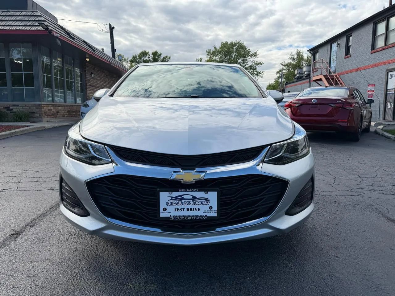Used 2019 Chevrolet Cruze LT FWD image 2