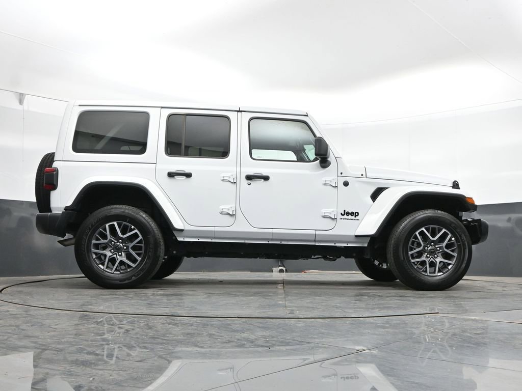 Used 2025 Jeep Wrangler Unlimited Sahara AWD/4WD image 41