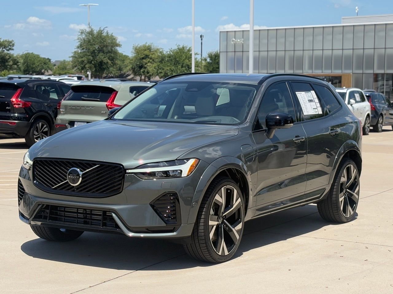 New 2026 Volvo XC60 T8 Ultra w/ Protection Package Premier image 2