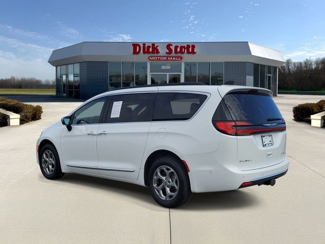 Used 2023 Chrysler Pacifica Limited w/ Trailer Tow Group AWD/4WD image 5
