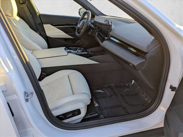 Certified 2025 BMW 530i image 22