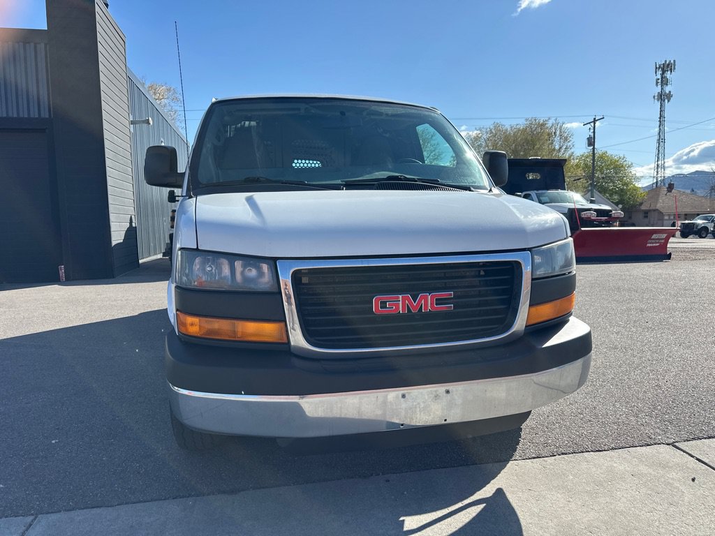 Used 2014 GMC Savana 2500 RWD image 2
