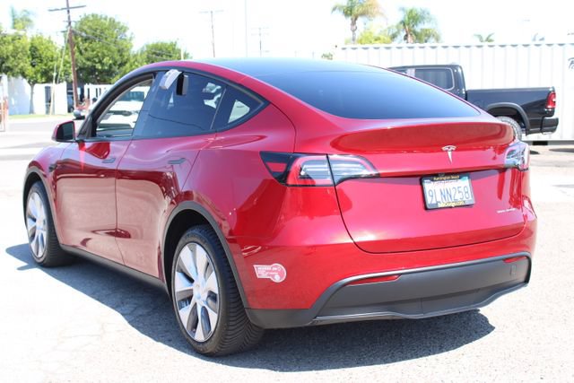 Used 2024 Tesla Model Y Long Range AWD/4WD image 3