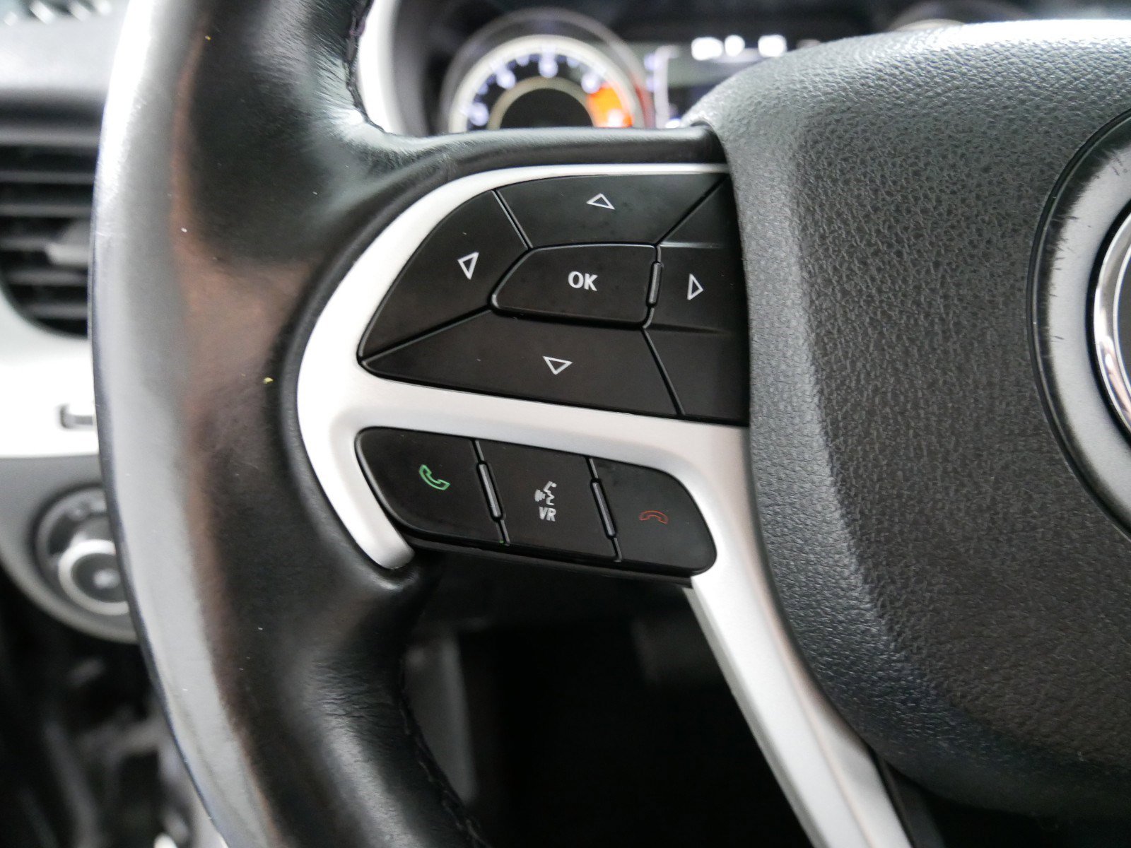 Used 2018 Jeep Cherokee Latitude Plus w/ Cold Weather Group image 27