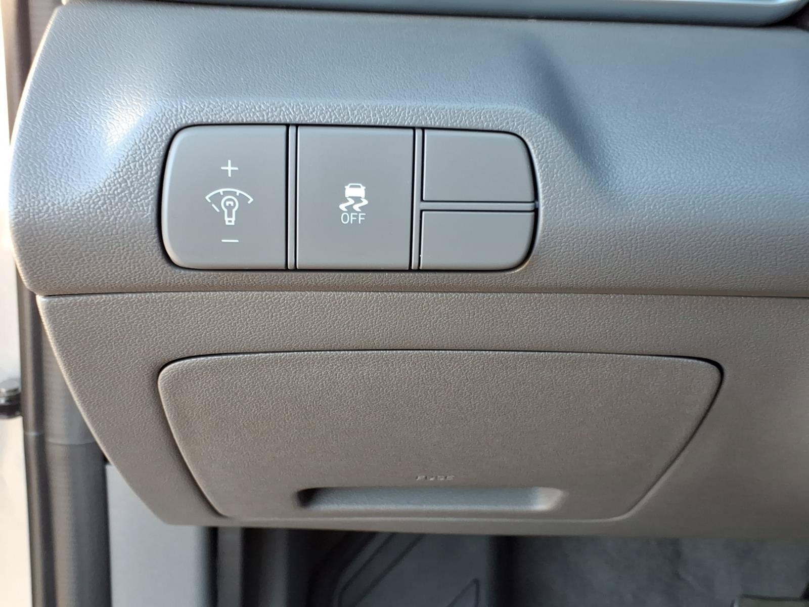 Used 2025 Hyundai Elantra Sport FWD image 16