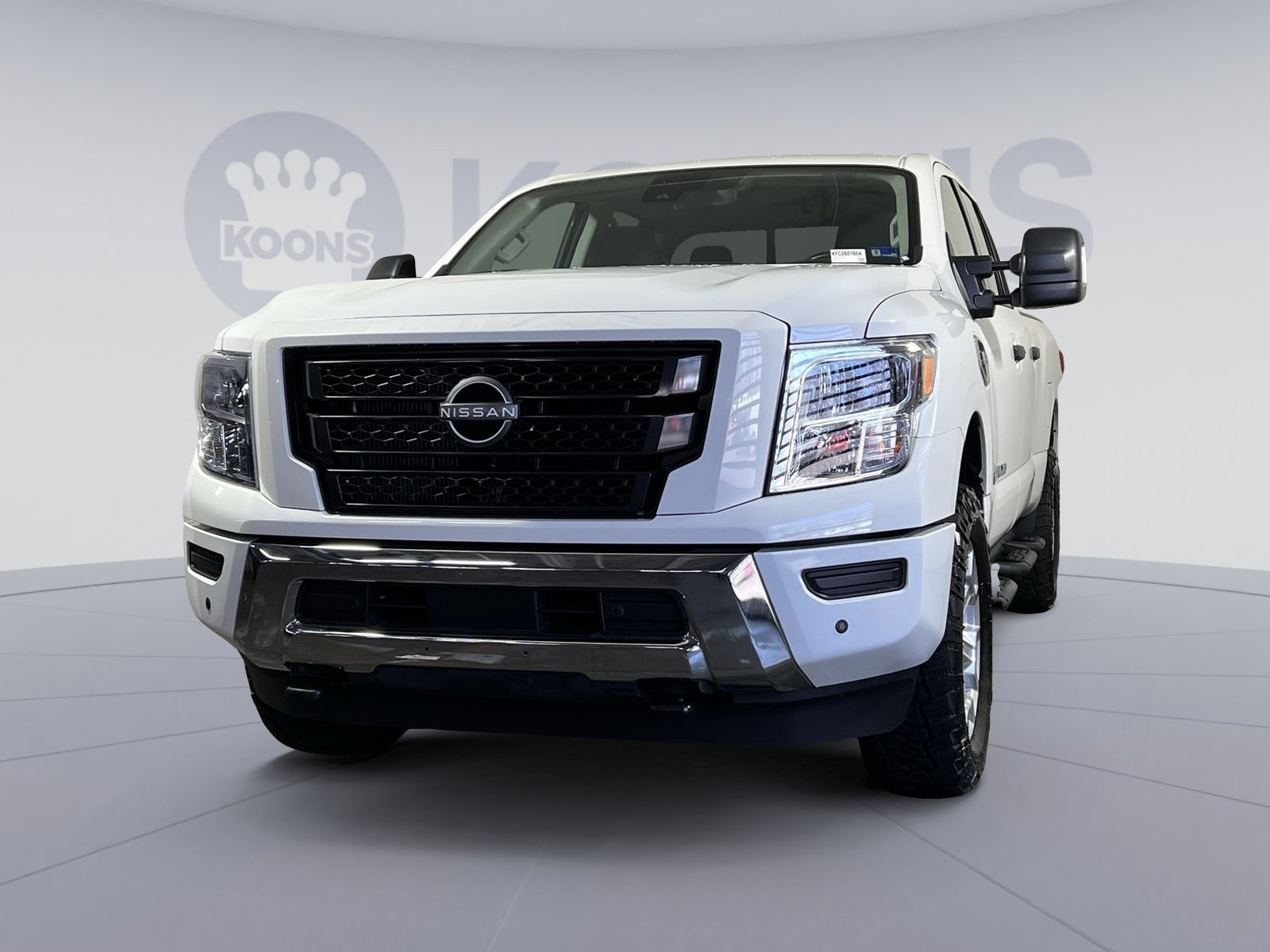Used 2024 Nissan Titan SV w/ SV Convenience Package image 1