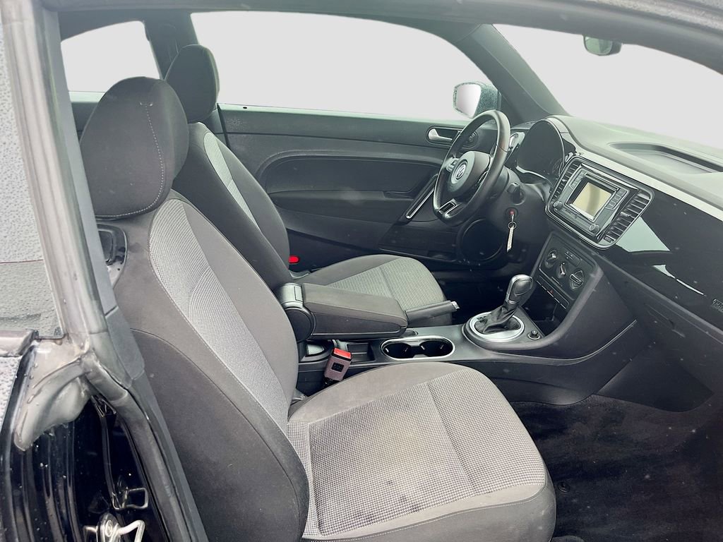 Used 2019 Volkswagen Beetle 2.0T S image 28
