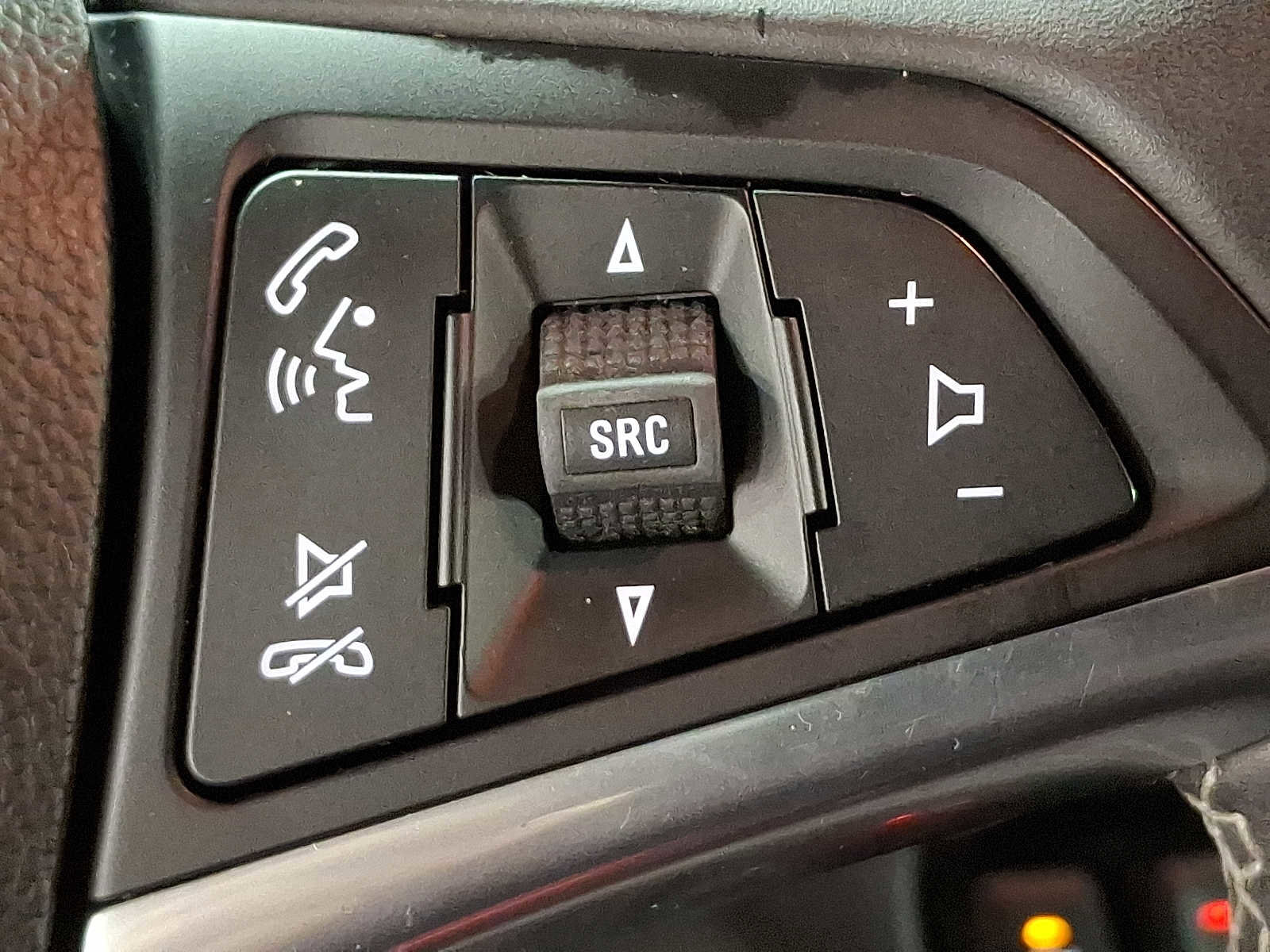 Used 2019 Buick Encore Essence w/ Experience Buick Package image 22