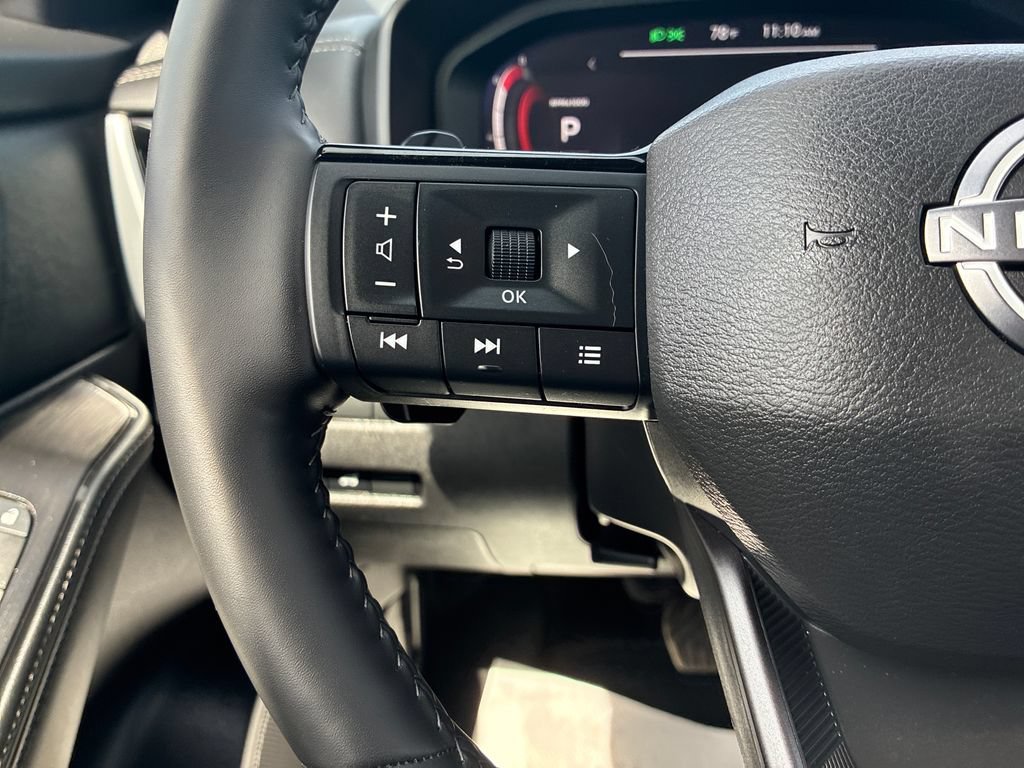 Used 2025 Nissan Rogue SL AWD/4WD image 21