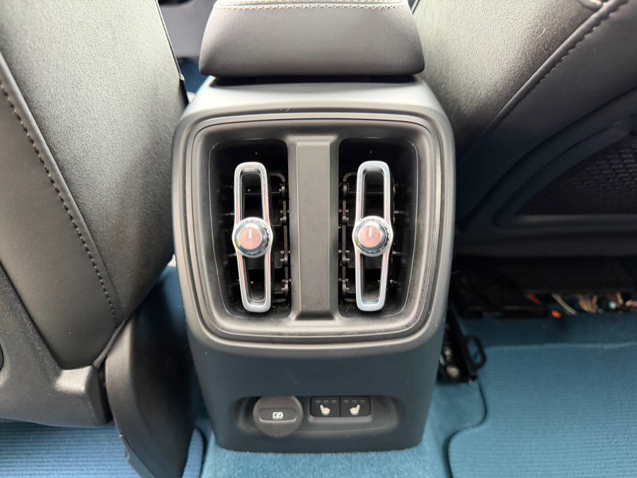Used 2023 Volvo C40 P8 Recharge Ultimate AWD/4WD image 41