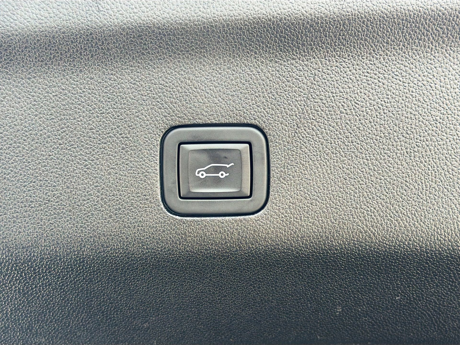 Used 2024 Chevrolet Suburban Z71 w/ Luxury Package image 15