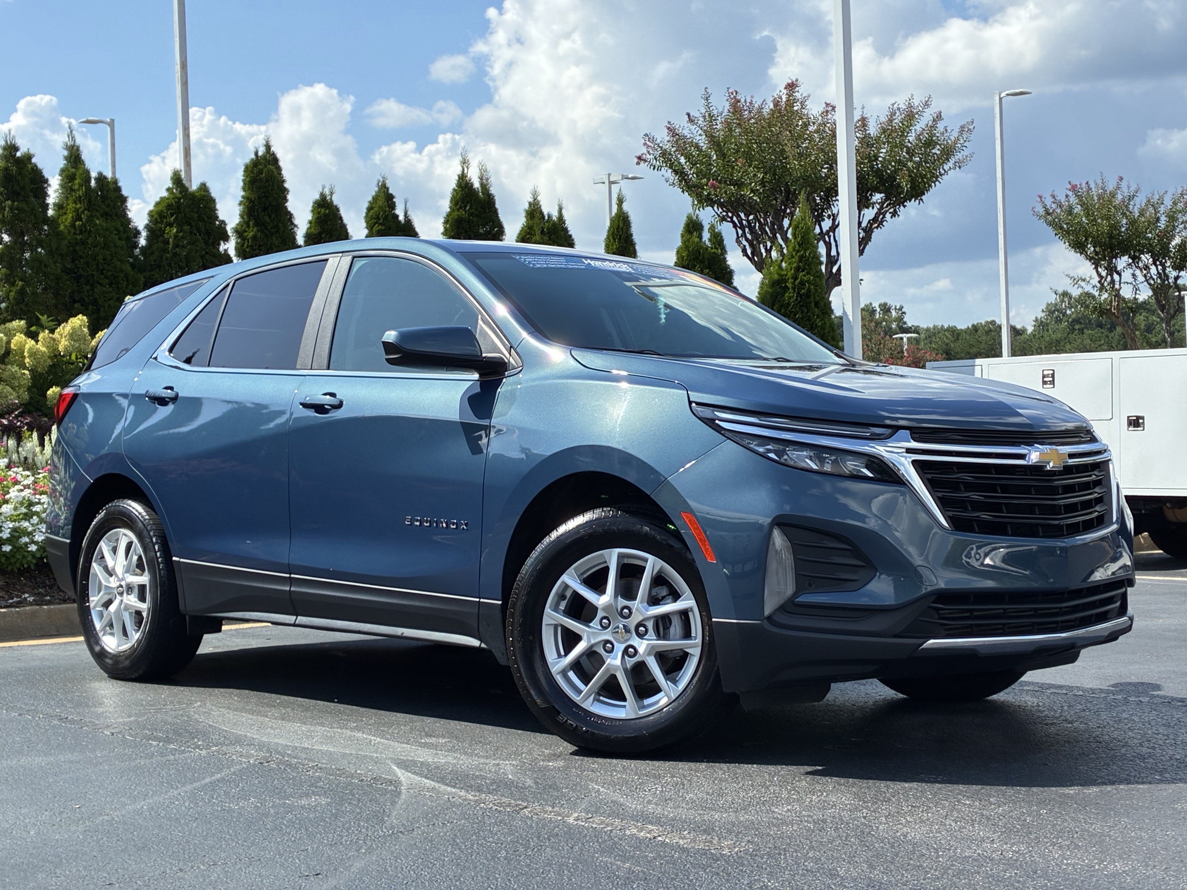 Used 2024 Chevrolet Equinox LT AWD/4WD image 2