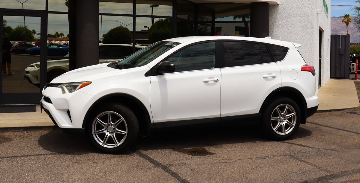 Used 2018 Toyota RAV4 LE w/ All Weather Liner Package FWD image 4
