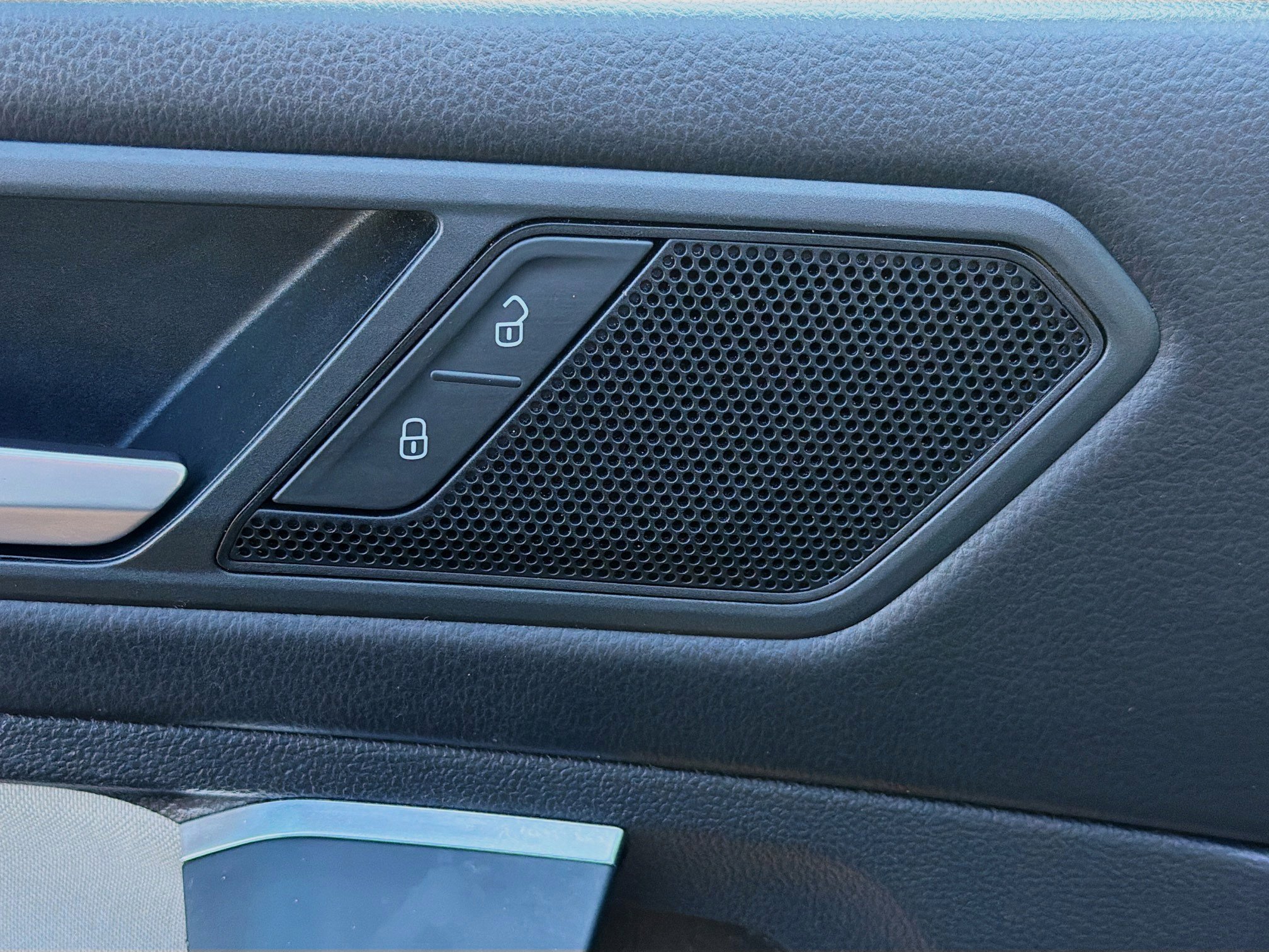 Used 2020 Volkswagen Tiguan S image 22